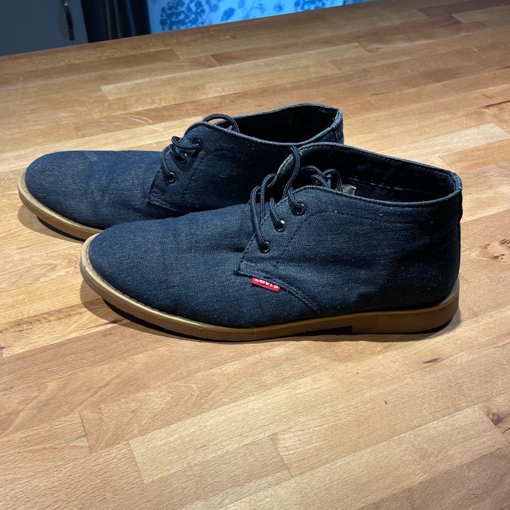 Mens Levi dress shoes size 10